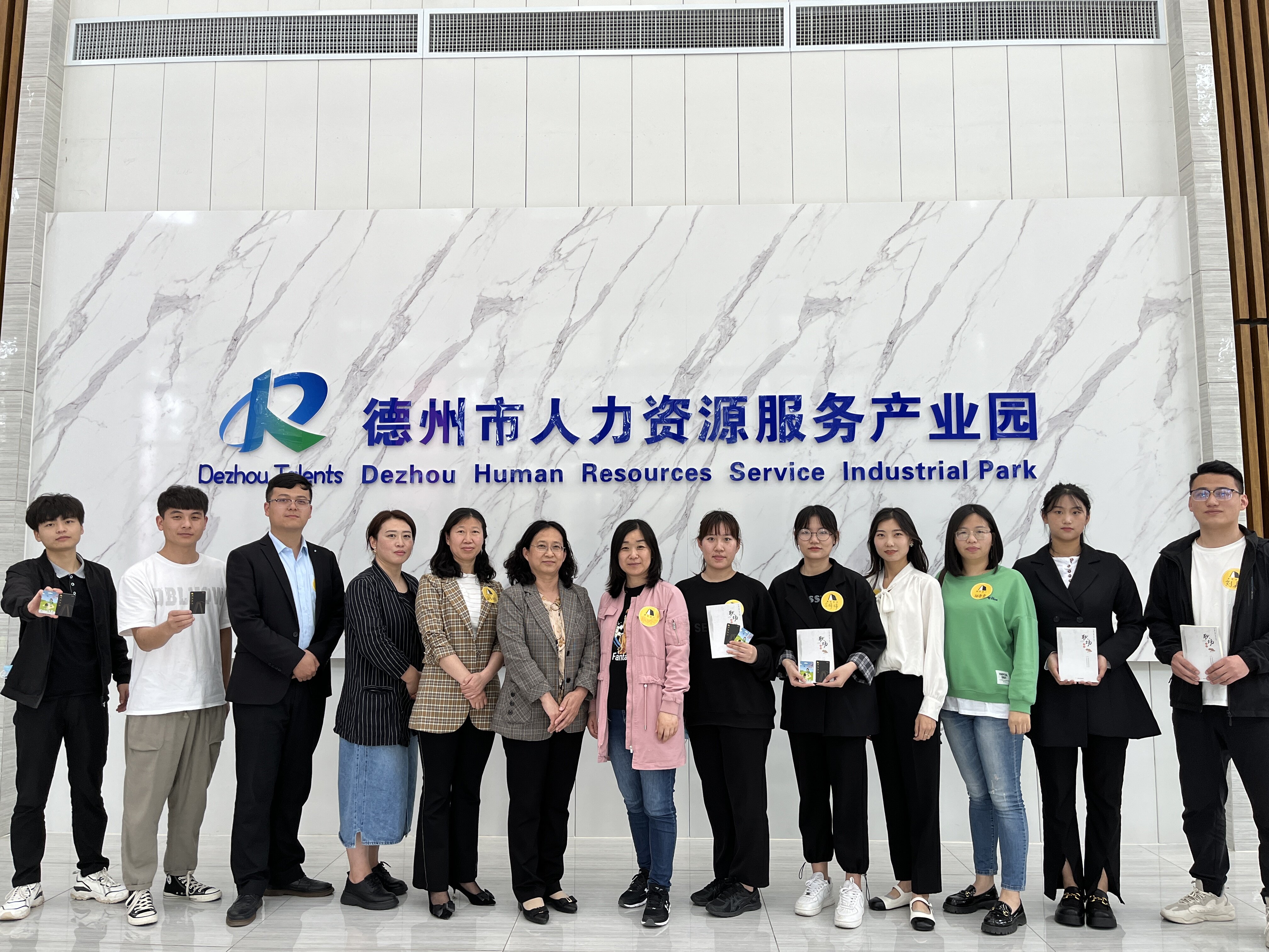 “書香浸園，靜閱時光”讀書會順利舉辦