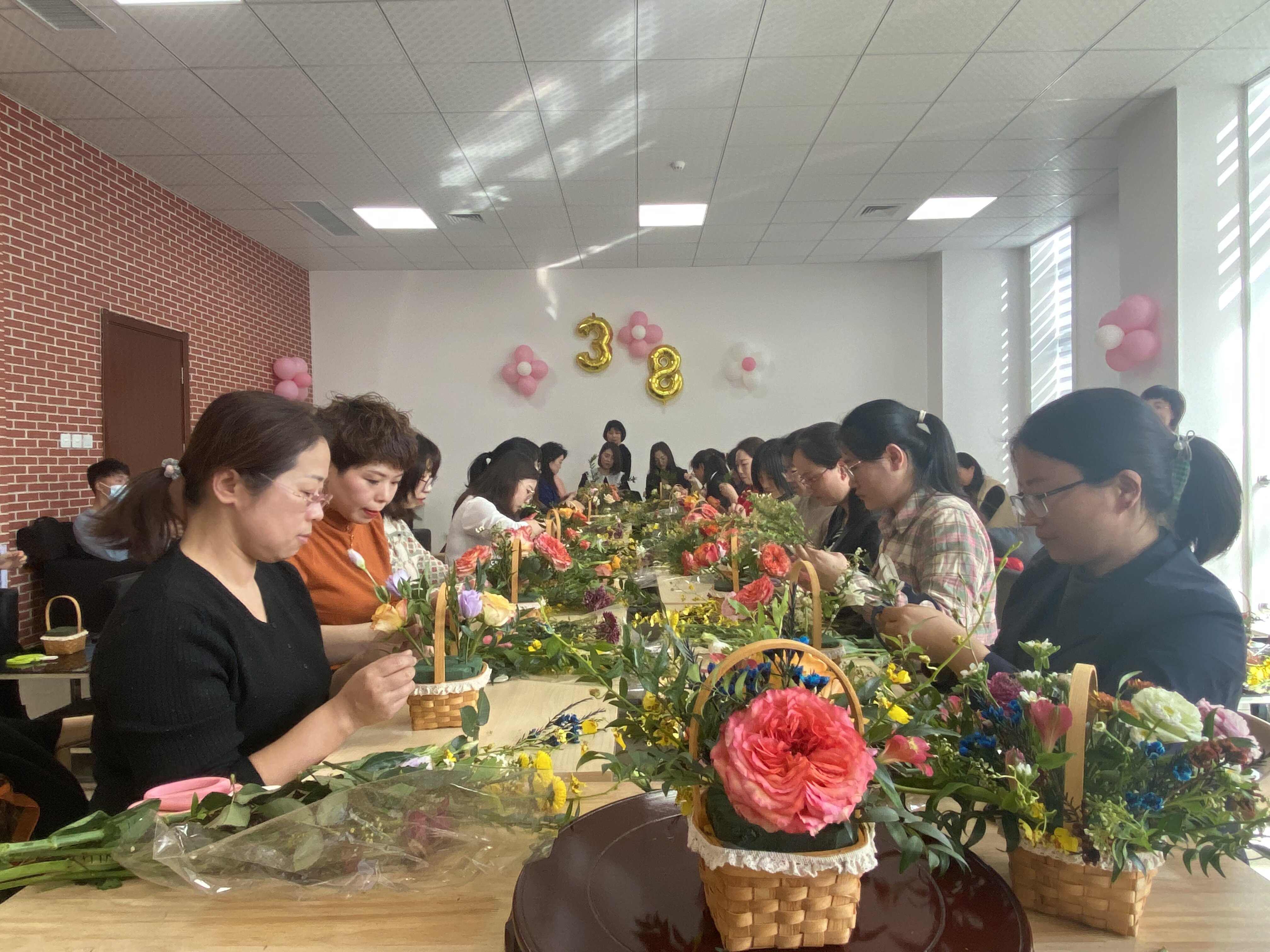 “巾幗芳華，一路生花”三八女神節(jié)花藝沙龍圓滿結束