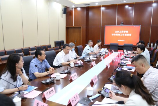 山東工商學(xué)院黨委委員、副校長(zhǎng)劉向鋒一行蒞臨德州人力資源服務(wù)產(chǎn)業(yè)園考察調(diào)研