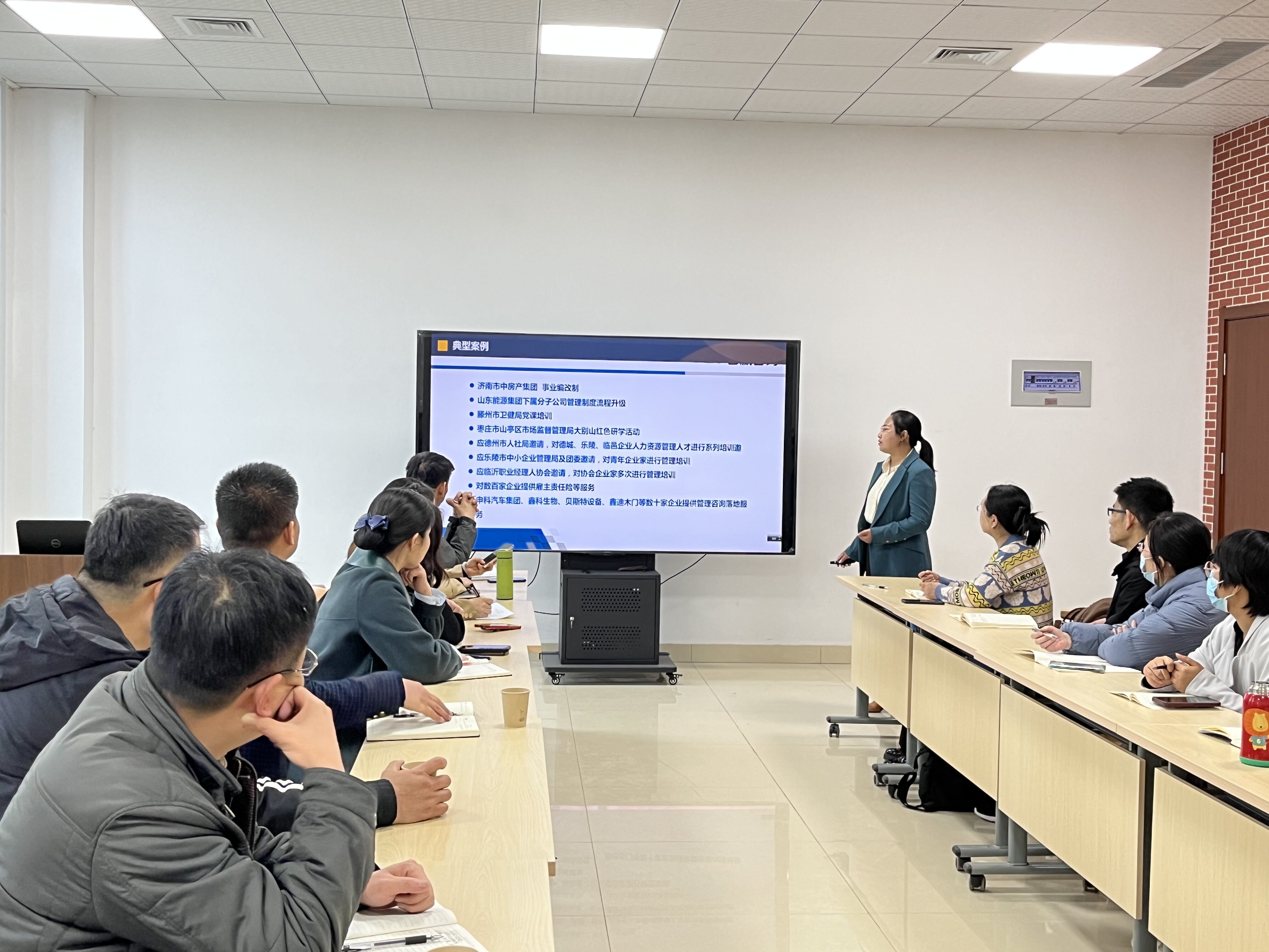 企業(yè)用工風(fēng)險(xiǎn)防控實(shí)務(wù)課程順利開展，助力構(gòu)建和諧勞動(dòng)關(guān)系